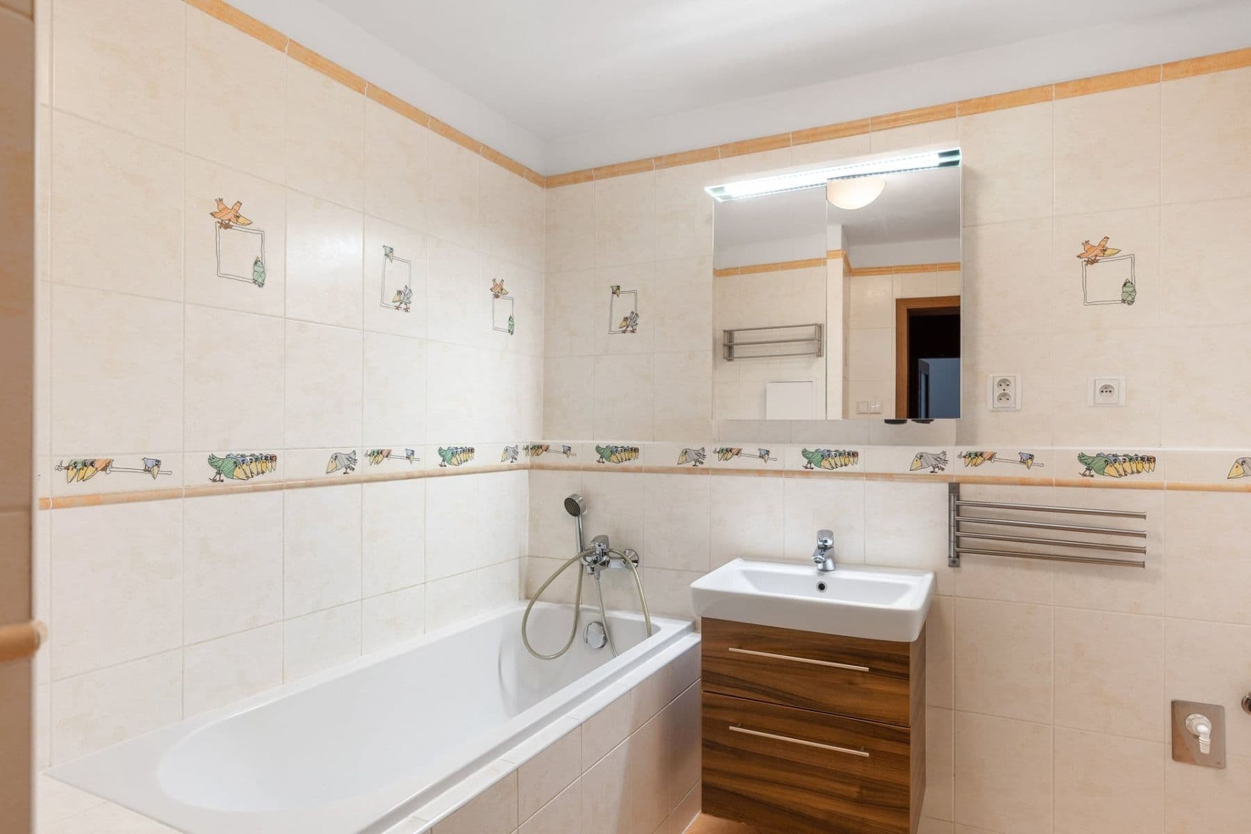 Prenájom bytu 3-izbový 82 m², Českodubská, Praha, Praha Prenájom bytu 3-izbový 82 m², Českodubská, Praha, Praha