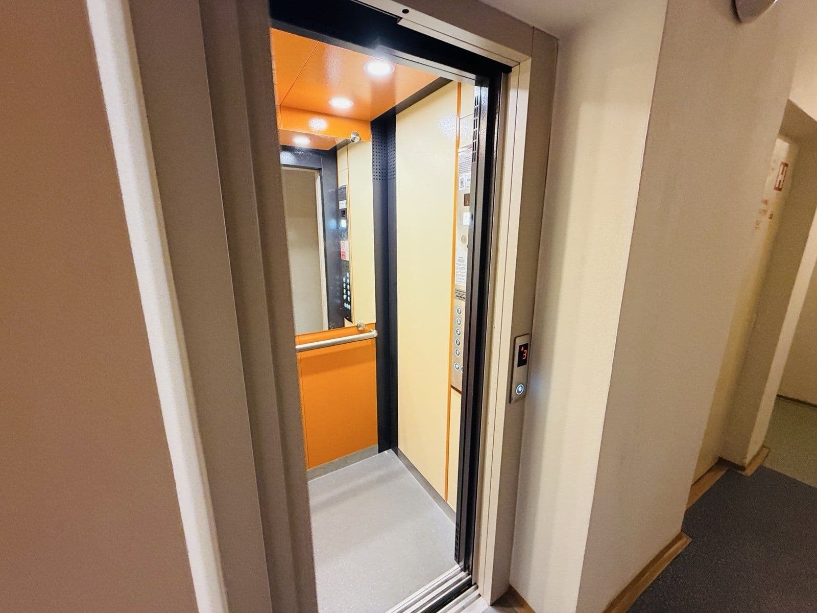 Prenájom bytu 3-izbový 68 m², Dlouhá třída, Havířov, Moravskoslezský kraj Prenájom bytu 3-izbový 68 m², Dlouhá třída, Havířov, Moravskoslezský kraj