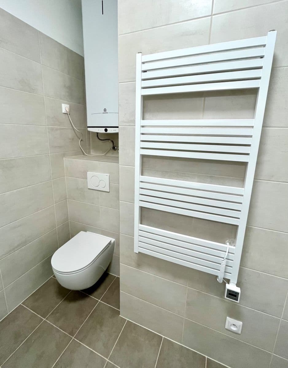 Prenájom bytu 1-izbový 35 m², Černokostelecká, Praha, Praha Prenájom bytu 1-izbový 35 m², Černokostelecká, Praha, Praha