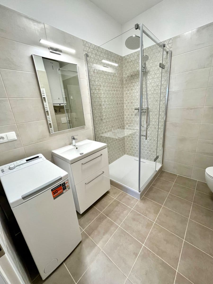 Prenájom bytu 1-izbový 35 m², Černokostelecká, Praha, Praha Prenájom bytu 1-izbový 35 m², Černokostelecká, Praha, Praha