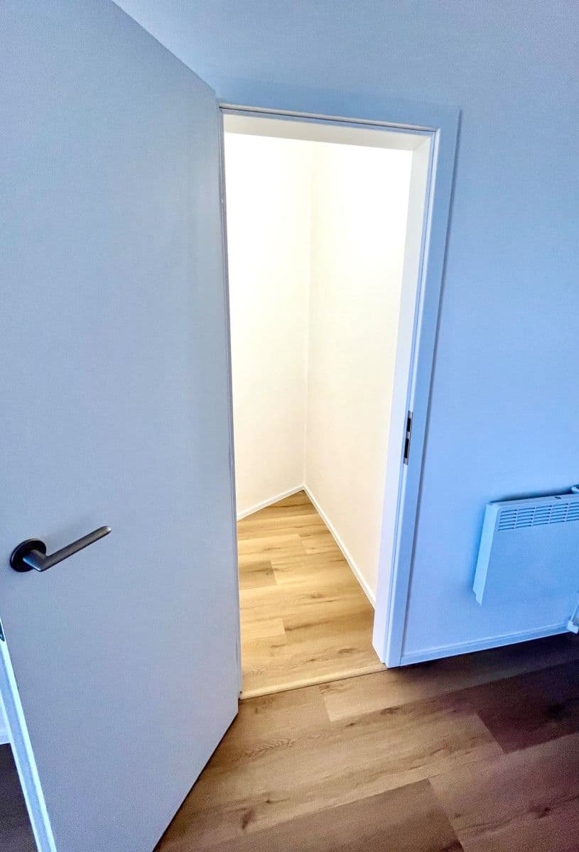 Prenájom bytu 1-izbový 35 m², Černokostelecká, Praha, Praha Prenájom bytu 1-izbový 35 m², Černokostelecká, Praha, Praha