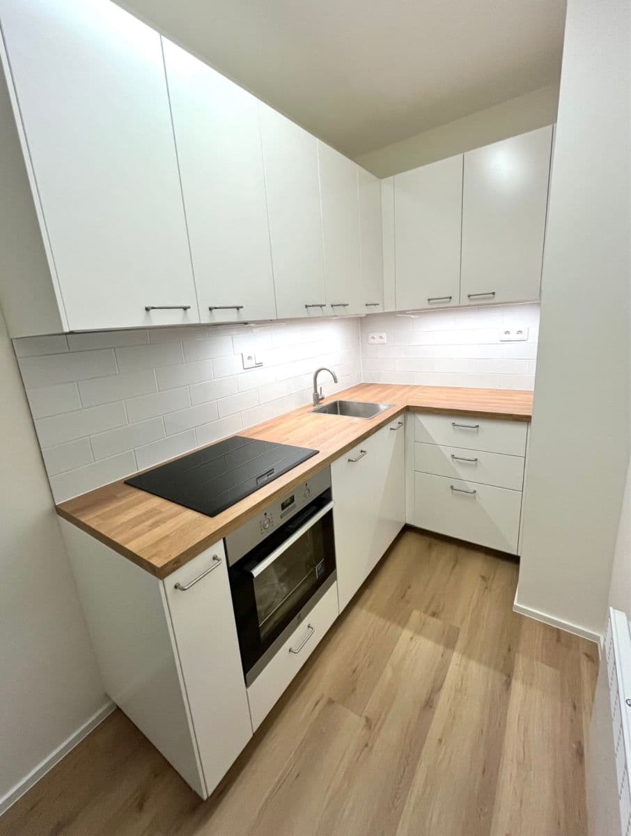 Prenájom bytu 1-izbový 35 m², Černokostelecká, Praha, Praha Prenájom bytu 1-izbový 35 m², Černokostelecká, Praha, Praha