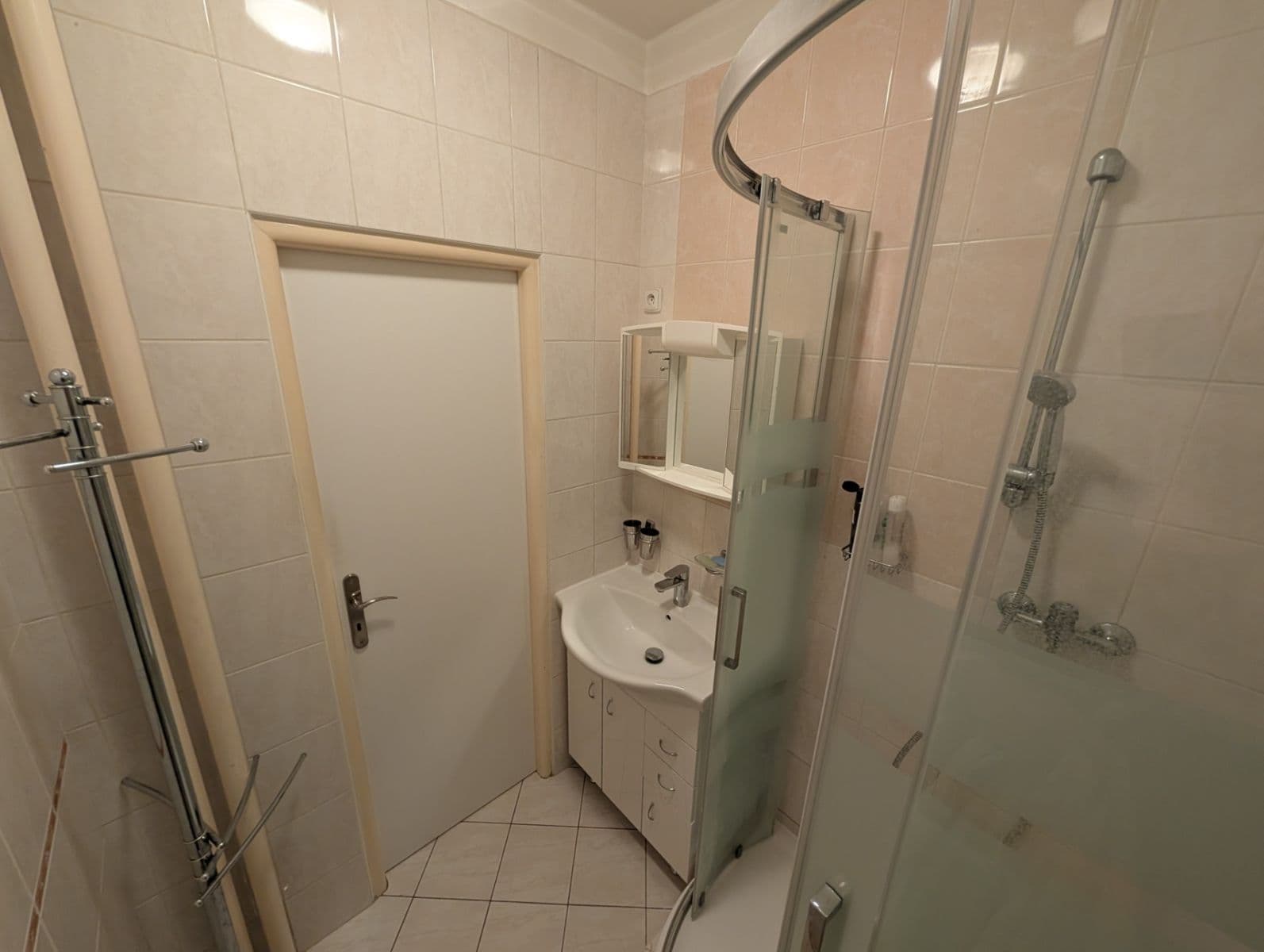 Prenájom bytu 4-izbový 69 m², Jasmínová, Ostrava, Moravskoslezský kraj Prenájom bytu 4-izbový 69 m², Jasmínová, Ostrava, Moravskoslezský kraj