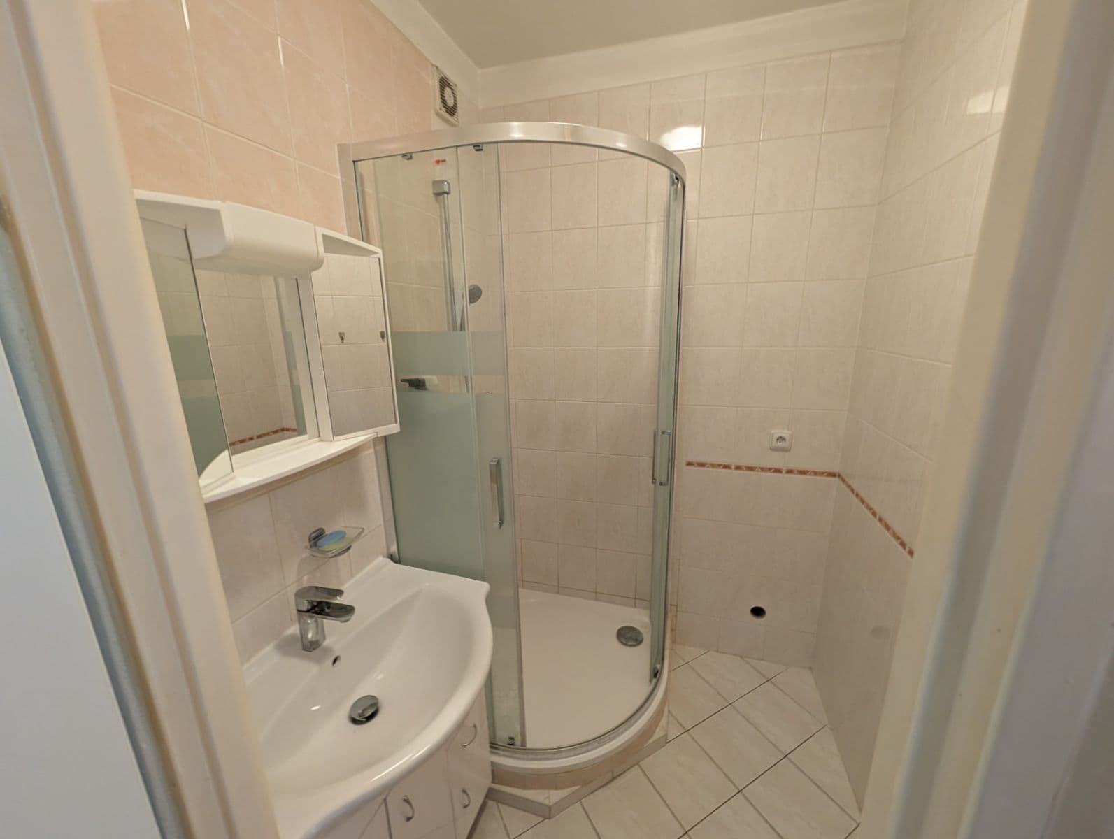 Prenájom bytu 4-izbový 69 m², Jasmínová, Ostrava, Moravskoslezský kraj Prenájom bytu 4-izbový 69 m², Jasmínová, Ostrava, Moravskoslezský kraj