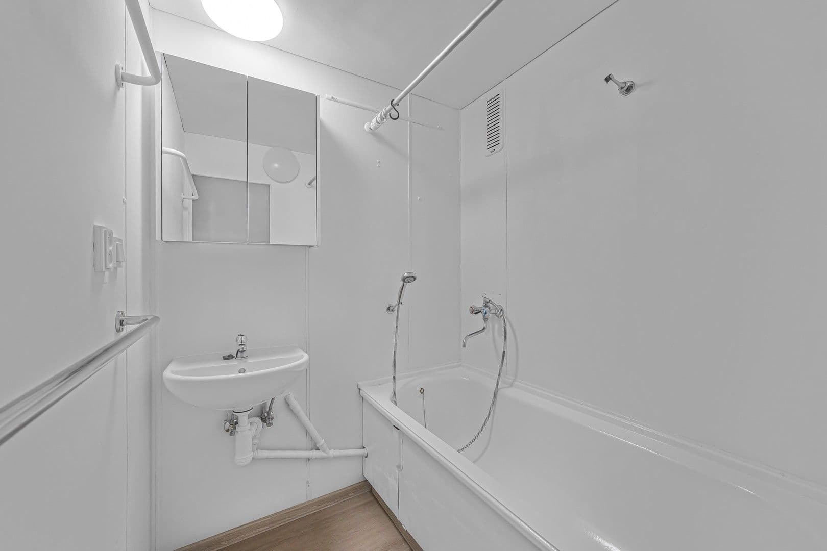 Prenájom bytu 3-izbový 61 m², Zálesí, Praha, Praha Prenájom bytu 3-izbový 61 m², Zálesí, Praha, Praha