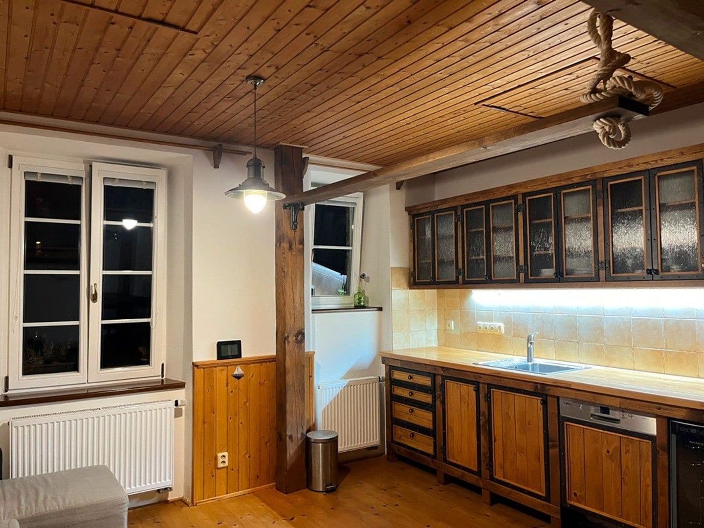 Prenájom bytu 3-izbový 75 m², Mánesova, Hradec Králové, Královéhradecký kraj Prenájom bytu 3-izbový 75 m², Mánesova, Hradec Králové, Královéhradecký kraj