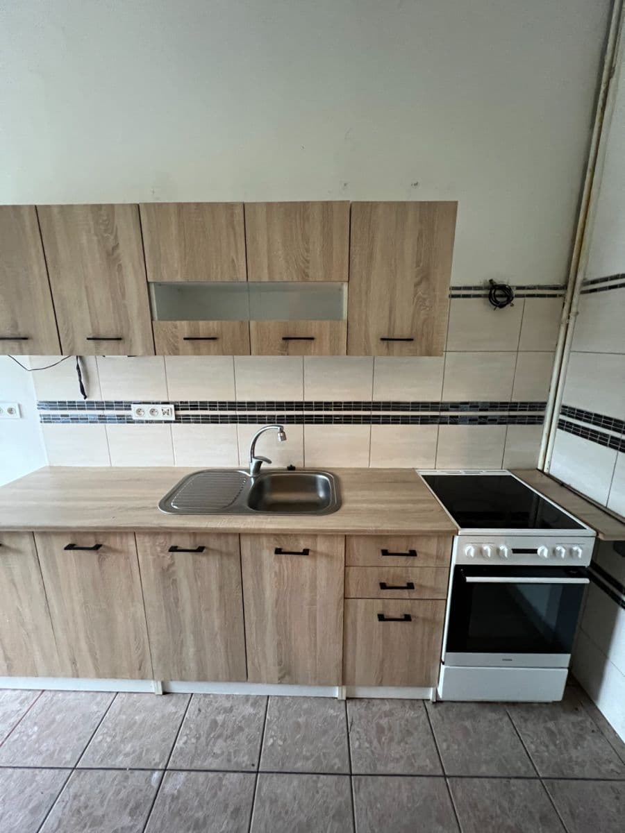 Prenájom bytu 1-izbový 42 m², Drážďanská, Ústí nad Labem, Ústecký kraj Prenájom bytu 1-izbový 42 m², Drážďanská, Ústí nad Labem, Ústecký kraj