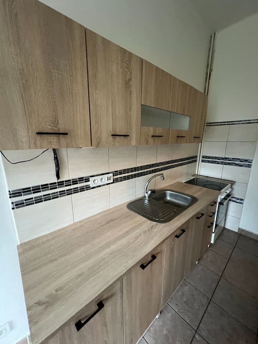 Prenájom bytu 1-izbový 42 m², Drážďanská, Ústí nad Labem, Ústecký kraj Prenájom bytu 1-izbový 42 m², Drážďanská, Ústí nad Labem, Ústecký kraj