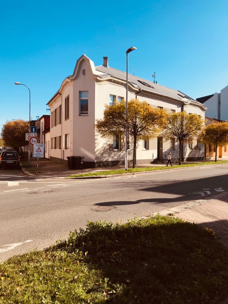 Prenájom bytu 1-izbový 41 m², Husova, Pardubice, Pardubický kraj Prenájom bytu 1-izbový 41 m², Husova, Pardubice, Pardubický kraj