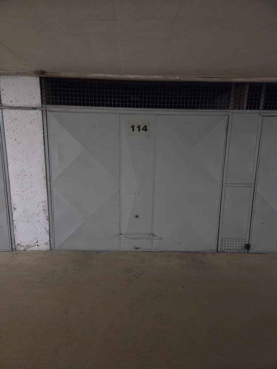 Prenájom garáže 16 m², Kettnerova, Praha, Praha Prenájom garáže 16 m², Kettnerova, Praha, Praha