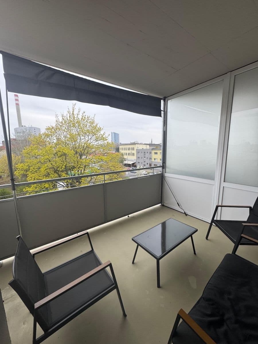 Prenájom bytu 2-izbový 67 m², Tovární, Olomouc, Olomoucký kraj Prenájom bytu 2-izbový 67 m², Tovární, Olomouc, Olomoucký kraj