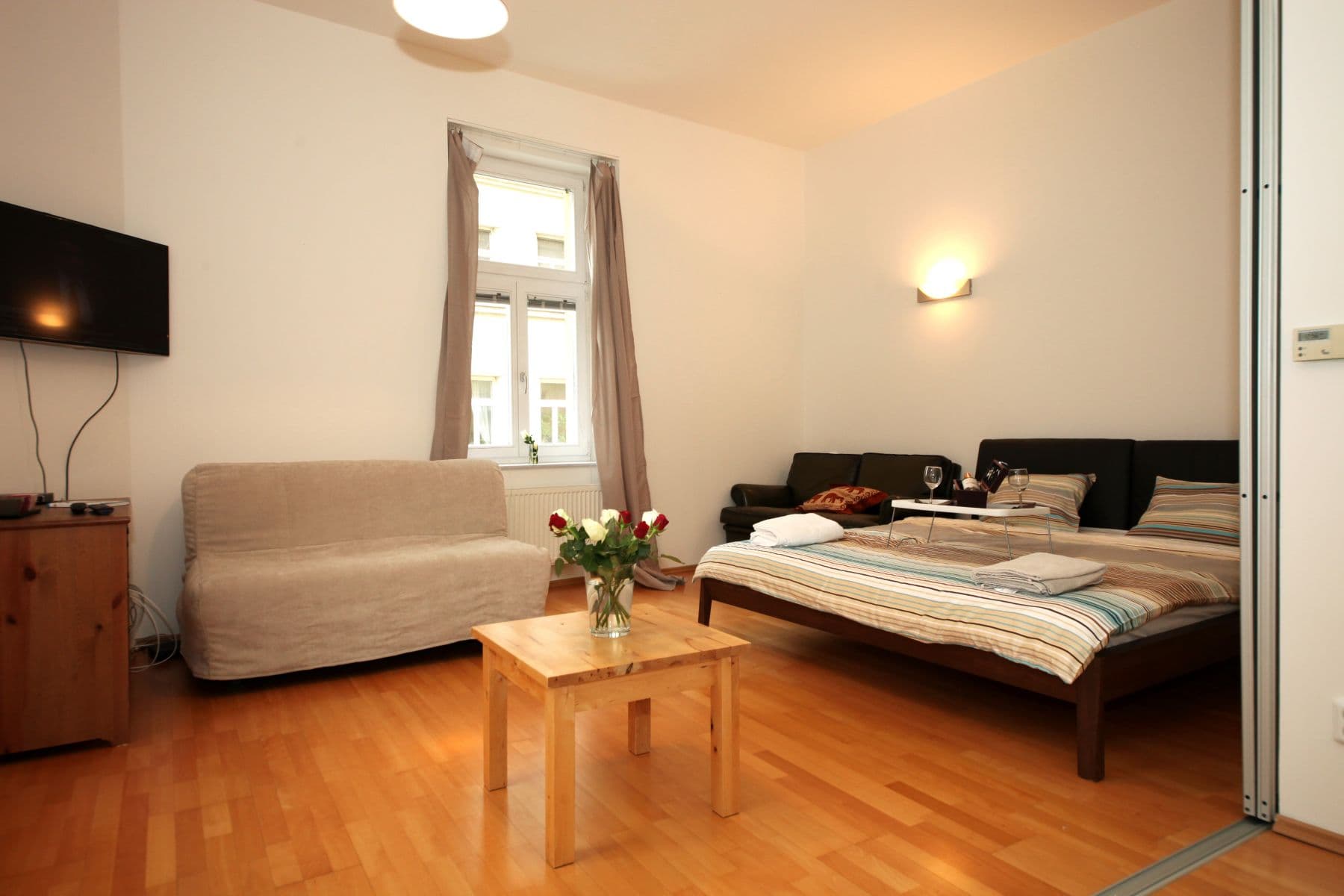 Prenájom bytu 1-izbový 40 m², Umělecká, Praha, Praha Prenájom bytu 1-izbový 40 m², Umělecká, Praha, Praha