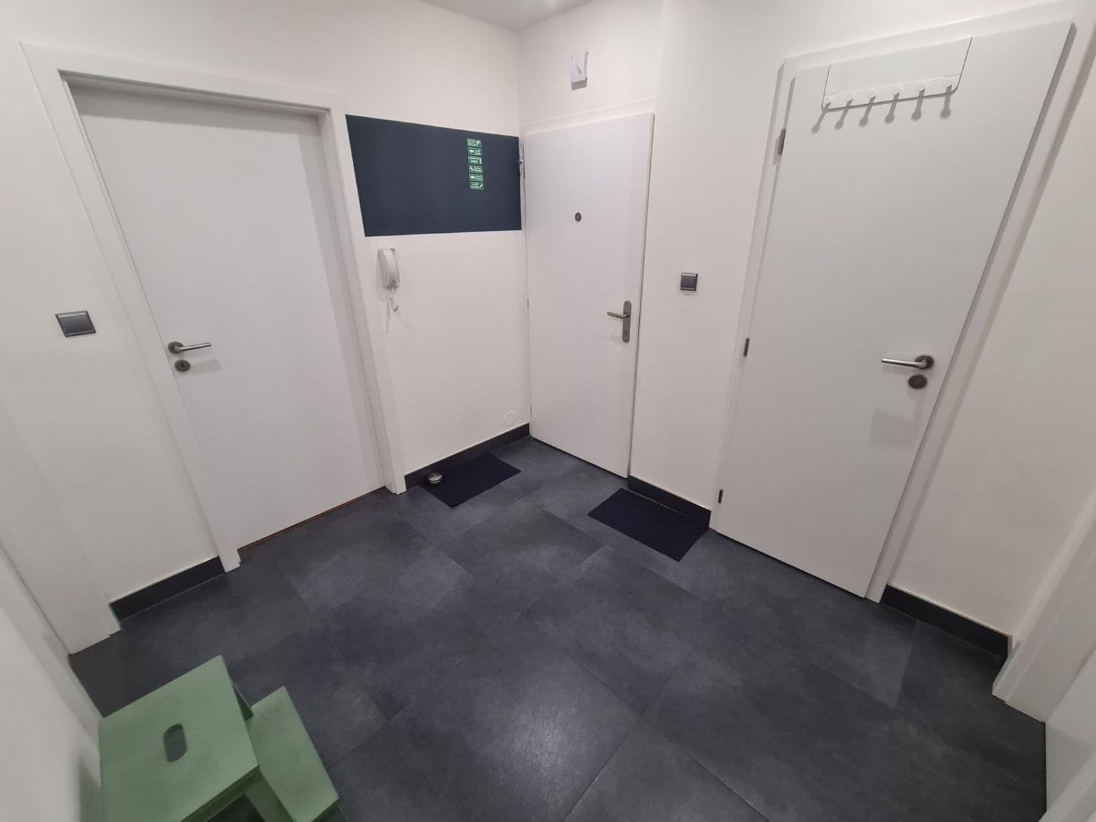 Prenájom bytu 3-izbový 78 m², Čeljabinská, Praha, Praha Prenájom bytu 3-izbový 78 m², Čeljabinská, Praha, Praha