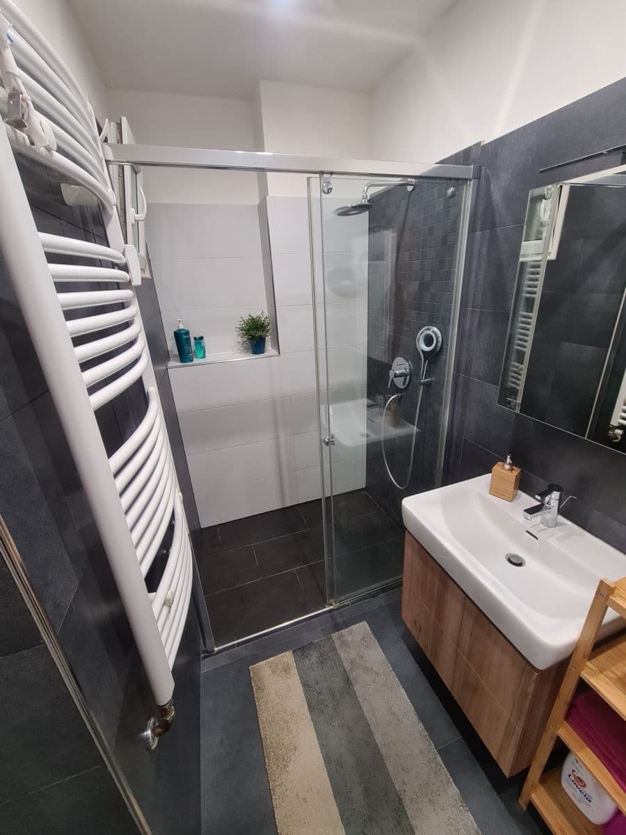 Prenájom bytu 3-izbový 78 m², Čeljabinská, Praha, Praha Prenájom bytu 3-izbový 78 m², Čeljabinská, Praha, Praha