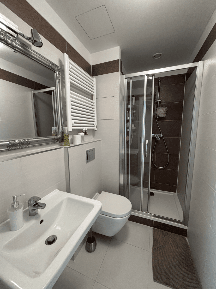 Prenájom bytu 4-izbový 96 m², Nepomuckých, Praha, Praha Prenájom bytu 4-izbový 96 m², Nepomuckých, Praha, Praha