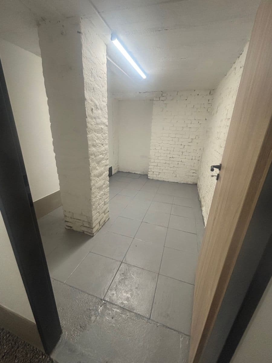 Prenájom nebytového priestoru 8 m², Na Rozcestí, Praha, Praha Prenájom nebytového priestoru 8 m², Na Rozcestí, Praha, Praha