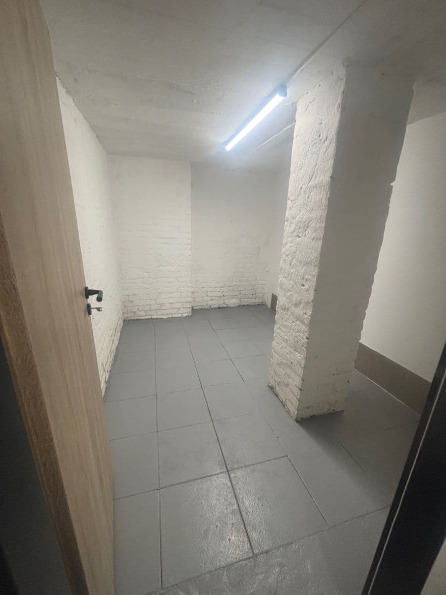 Prenájom nebytového priestoru 8 m², Na Rozcestí, Praha, Praha Prenájom nebytového priestoru 8 m², Na Rozcestí, Praha, Praha