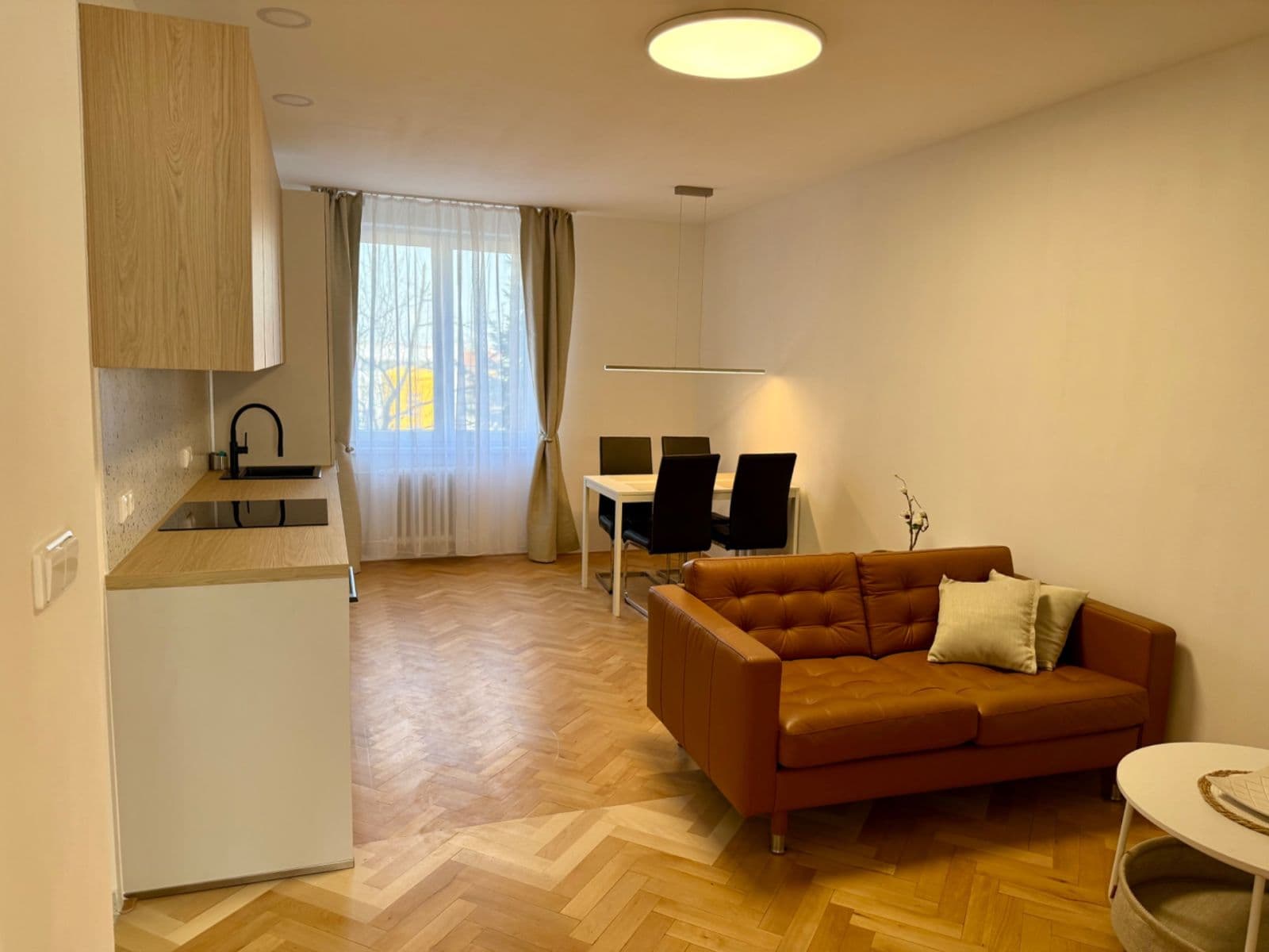 Prenájom bytu 3-izbový 56 m², Hodonínská, Praha, Praha Prenájom bytu 3-izbový 56 m², Hodonínská, Praha, Praha