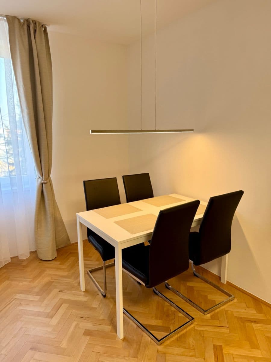 Prenájom bytu 3-izbový 56 m², Hodonínská, Praha, Praha Prenájom bytu 3-izbový 56 m², Hodonínská, Praha, Praha