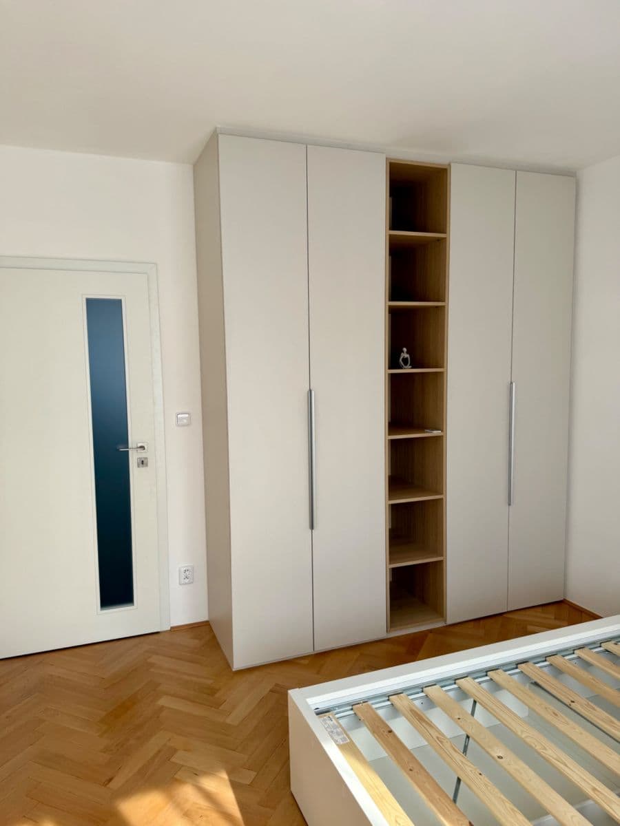 Prenájom bytu 3-izbový 56 m², Hodonínská, Praha, Praha Prenájom bytu 3-izbový 56 m², Hodonínská, Praha, Praha
