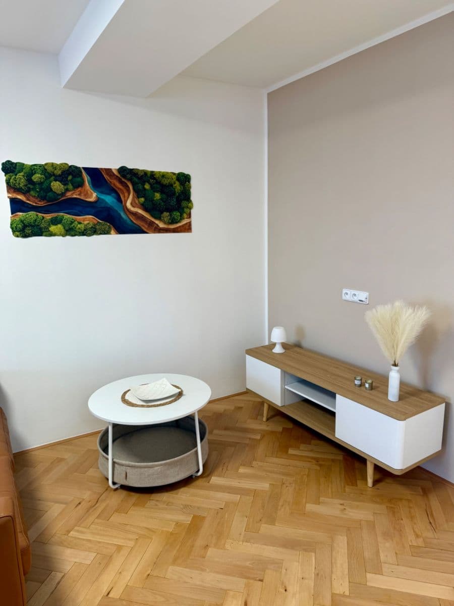 Prenájom bytu 3-izbový 56 m², Hodonínská, Praha, Praha Prenájom bytu 3-izbový 56 m², Hodonínská, Praha, Praha