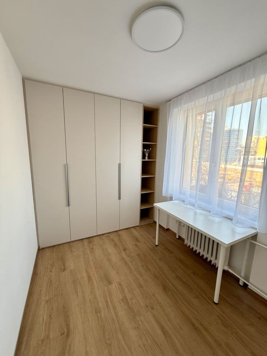 Prenájom bytu 3-izbový 56 m², Hodonínská, Praha, Praha Prenájom bytu 3-izbový 56 m², Hodonínská, Praha, Praha