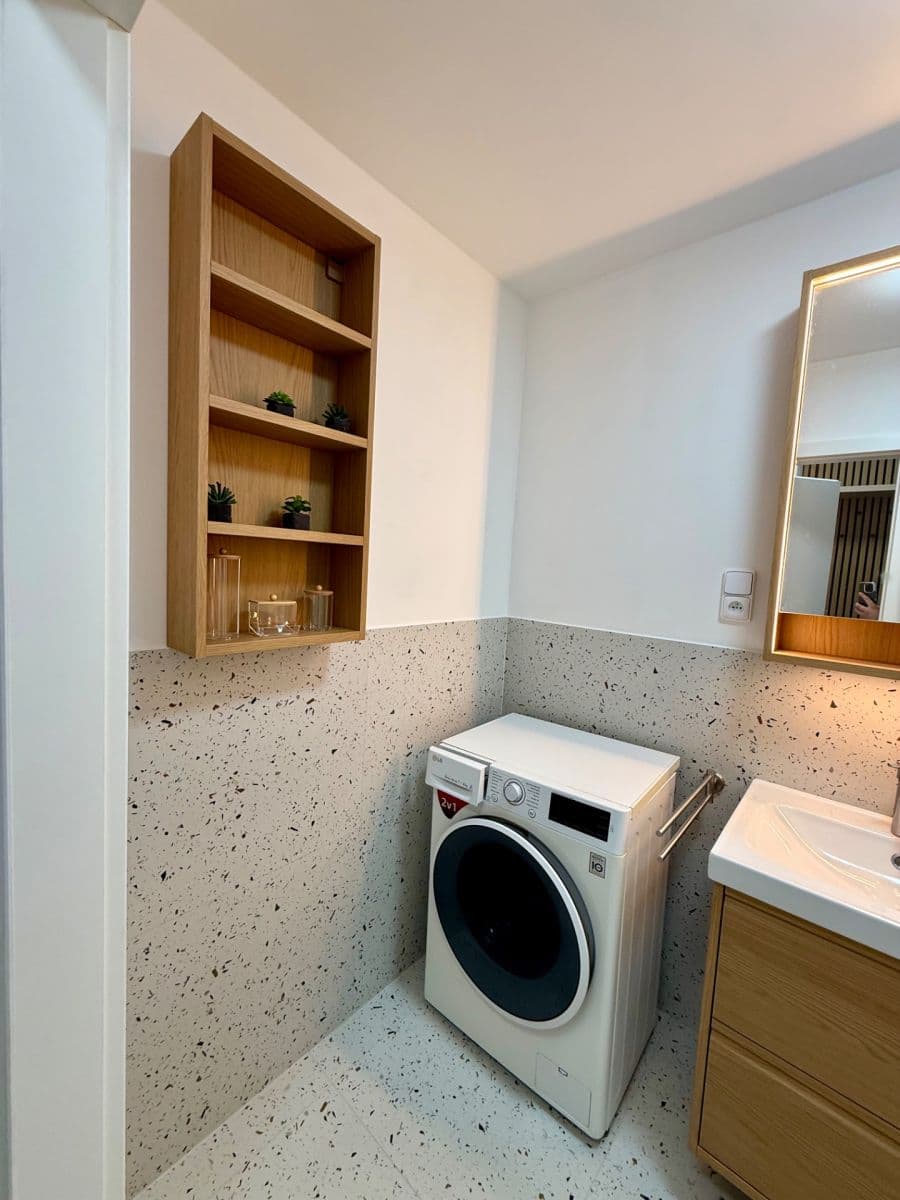 Prenájom bytu 3-izbový 56 m², Hodonínská, Praha, Praha Prenájom bytu 3-izbový 56 m², Hodonínská, Praha, Praha