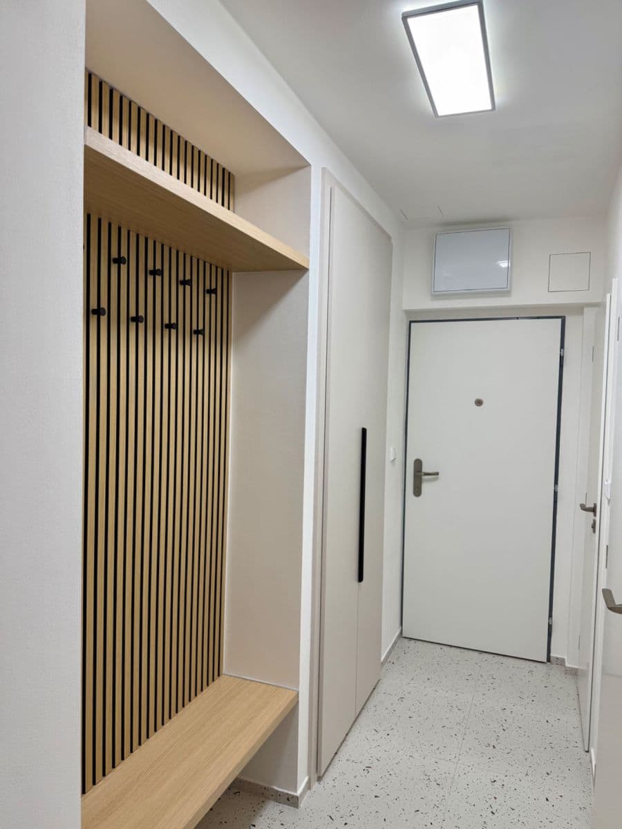 Prenájom bytu 3-izbový 56 m², Hodonínská, Praha, Praha Prenájom bytu 3-izbový 56 m², Hodonínská, Praha, Praha