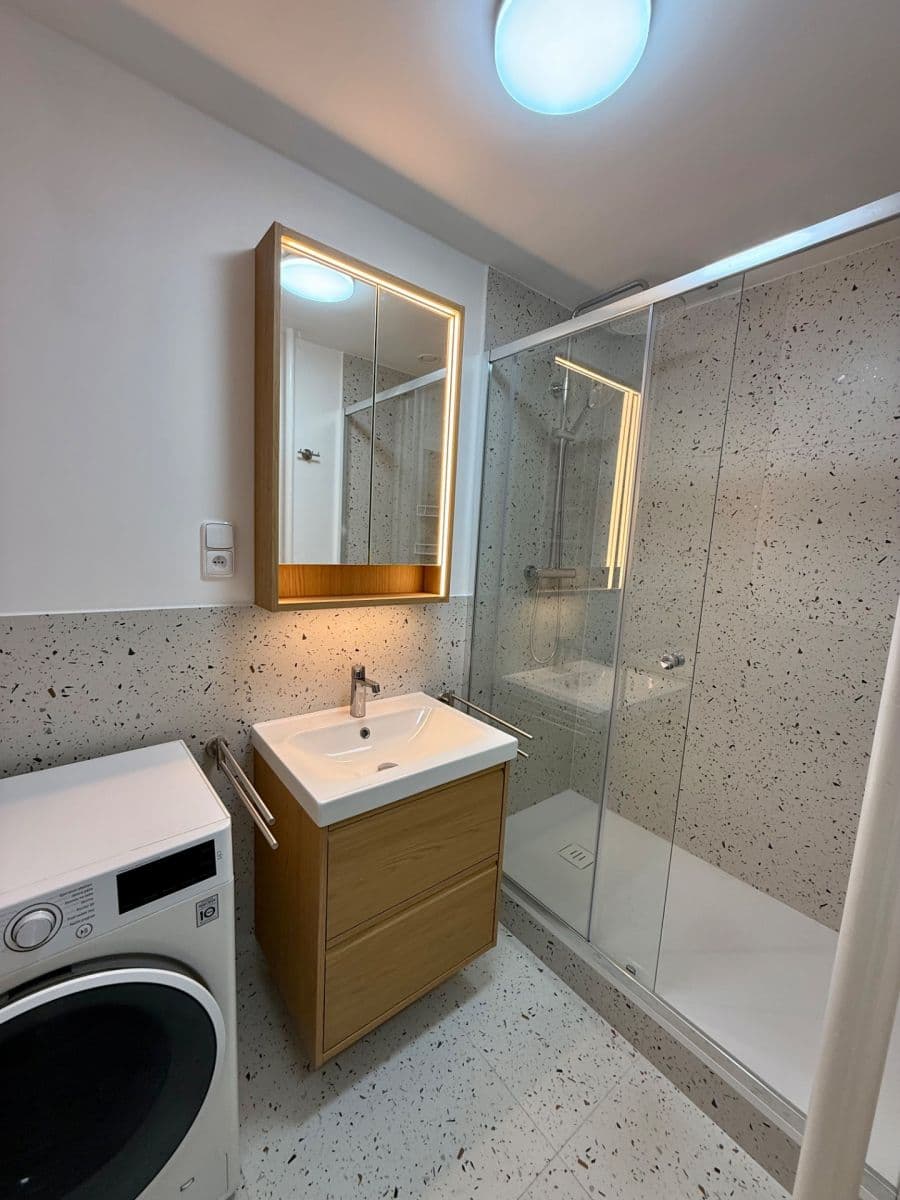 Prenájom bytu 3-izbový 56 m², Hodonínská, Praha, Praha Prenájom bytu 3-izbový 56 m², Hodonínská, Praha, Praha