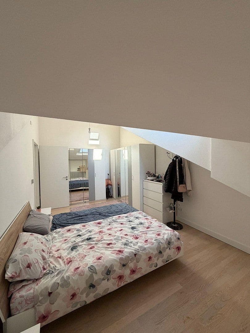 Prenájom bytu 3-izbový 100 m², Berlin, Berlín Prenájom bytu 3-izbový 100 m², Berlin, Berlín