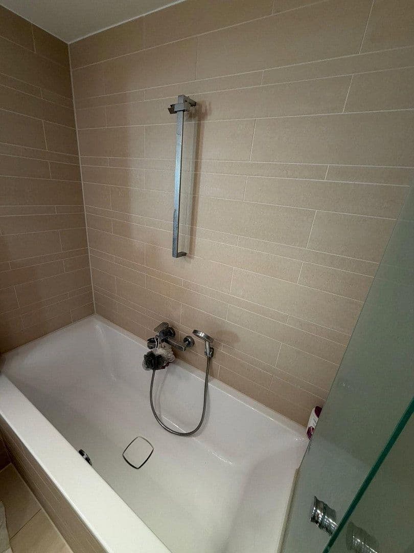 Prenájom bytu 3-izbový 100 m², Berlin, Berlín Prenájom bytu 3-izbový 100 m², Berlin, Berlín