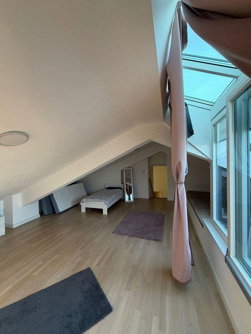 Prenájom bytu 3-izbový 100 m², Berlin, Berlín Prenájom bytu 3-izbový 100 m², Berlin, Berlín