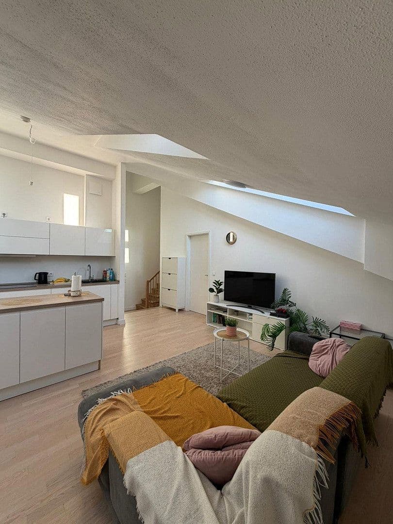 Prenájom bytu 3-izbový 100 m², Berlin, Berlín Prenájom bytu 3-izbový 100 m², Berlin, Berlín