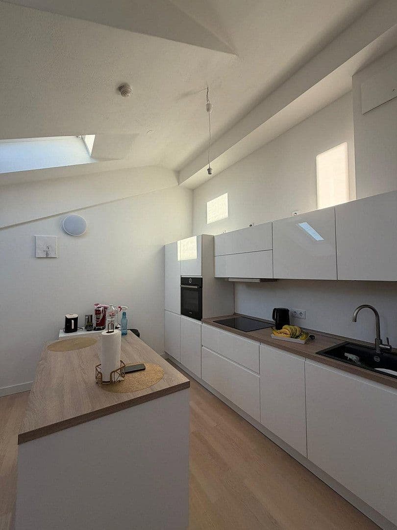 Prenájom bytu 3-izbový 100 m², Berlin, Berlín Prenájom bytu 3-izbový 100 m², Berlin, Berlín