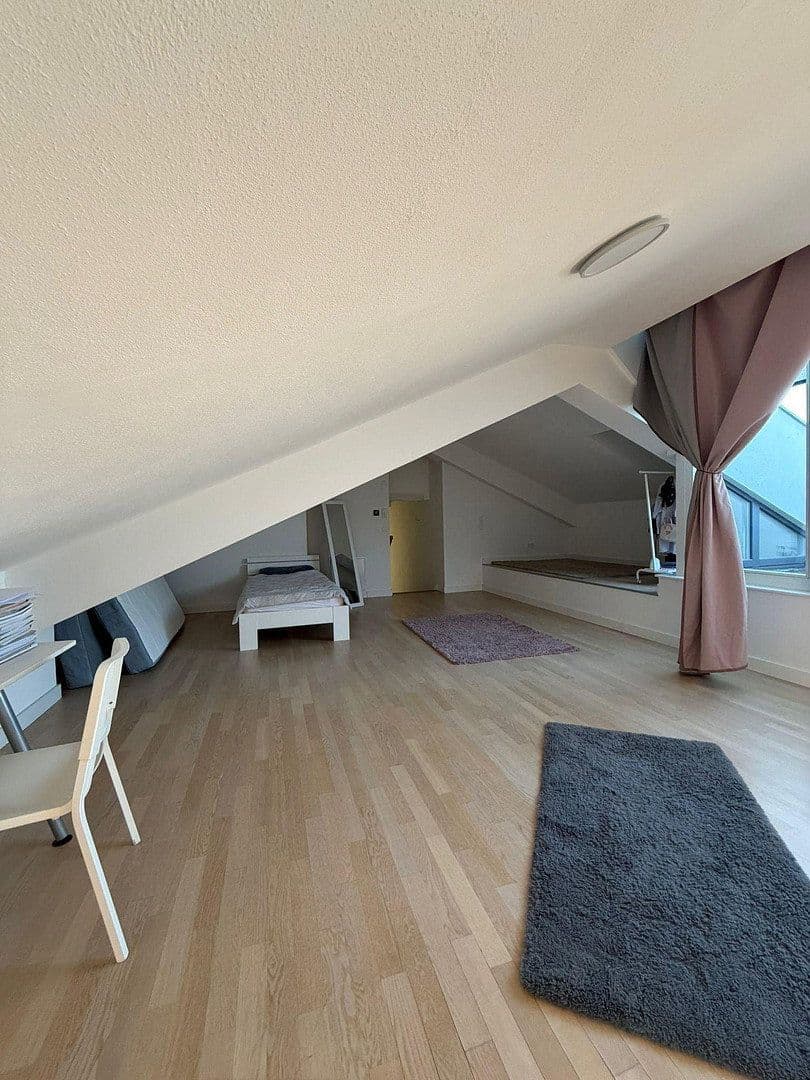 Prenájom bytu 3-izbový 100 m², Berlin, Berlín Prenájom bytu 3-izbový 100 m², Berlin, Berlín