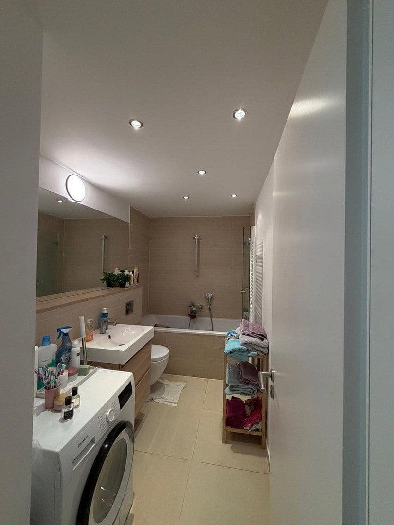 Prenájom bytu 3-izbový 100 m², Berlin, Berlín Prenájom bytu 3-izbový 100 m², Berlin, Berlín