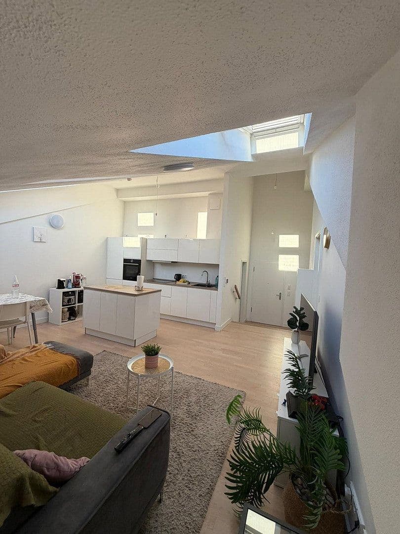 Prenájom bytu 3-izbový 100 m², Berlin, Berlín Prenájom bytu 3-izbový 100 m², Berlin, Berlín