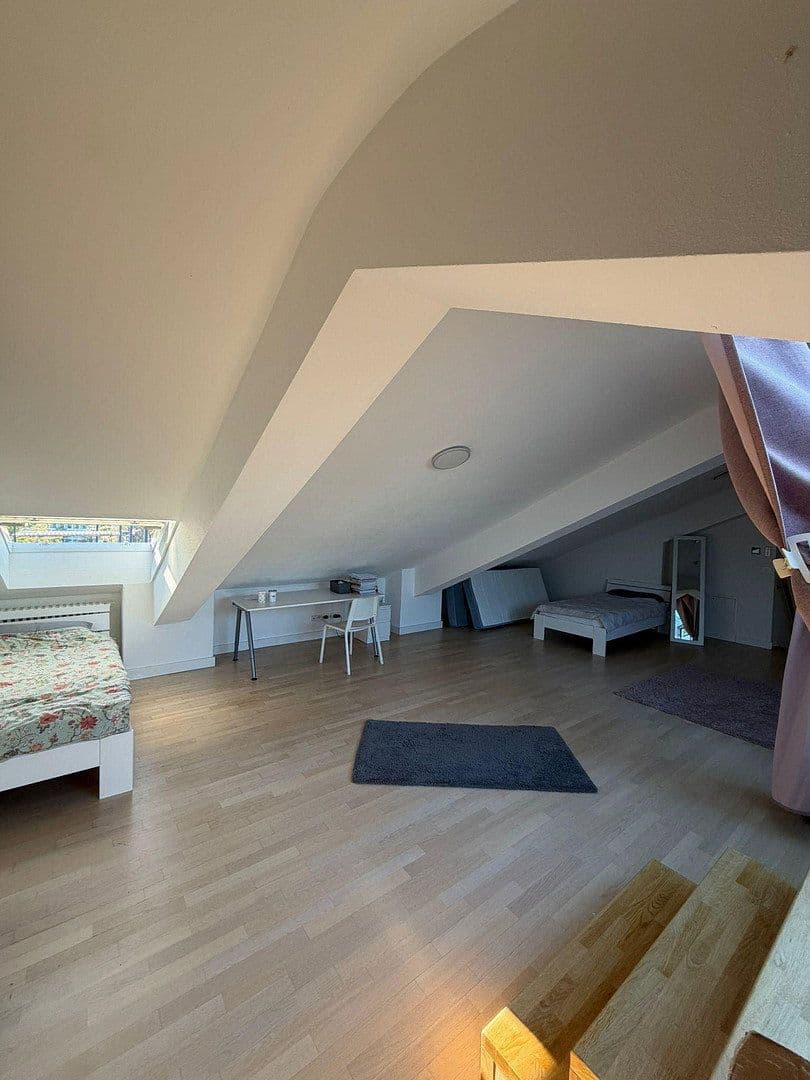 Prenájom bytu 3-izbový 100 m², Berlin, Berlín Prenájom bytu 3-izbový 100 m², Berlin, Berlín