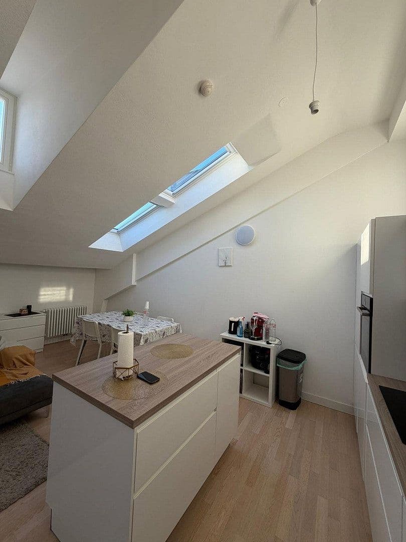 Prenájom bytu 3-izbový 100 m², Berlin, Berlín Prenájom bytu 3-izbový 100 m², Berlin, Berlín