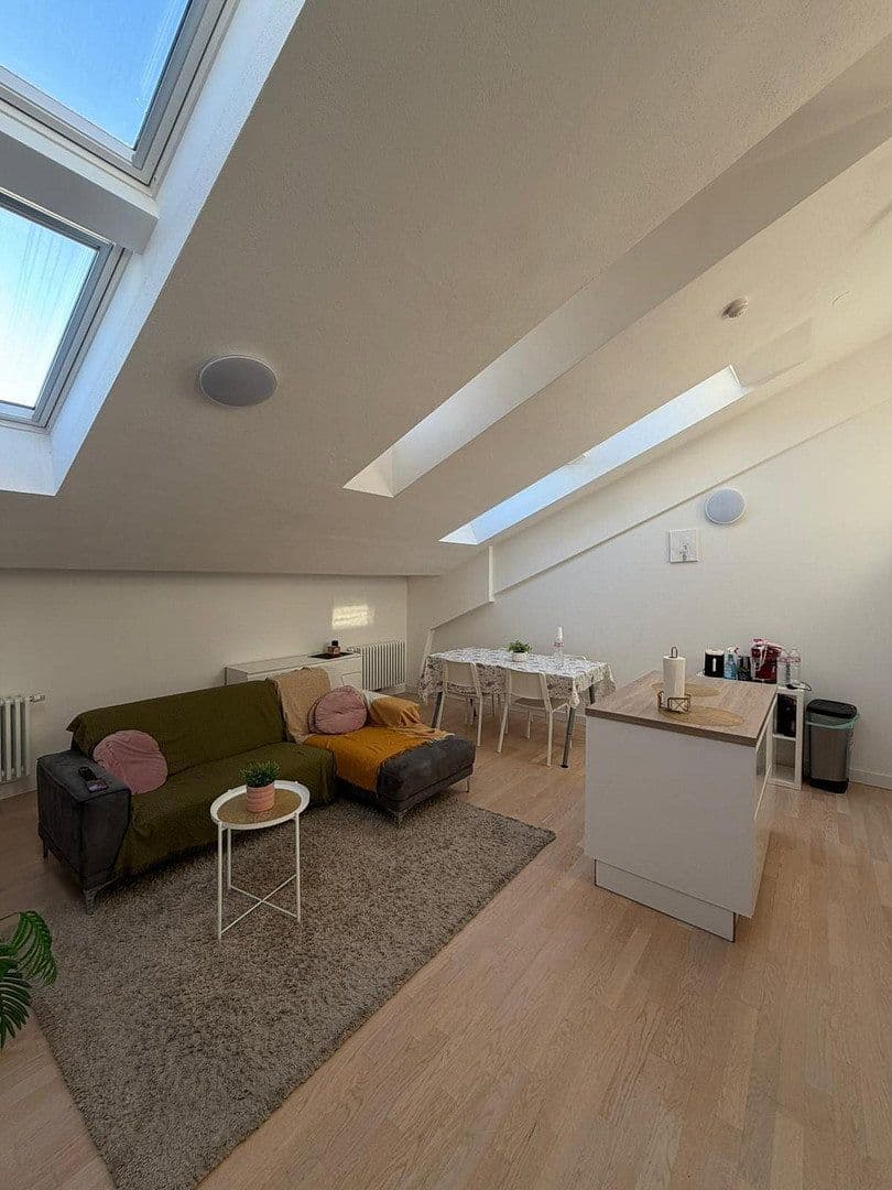 Prenájom bytu 3-izbový 100 m², Berlin, Berlín Prenájom bytu 3-izbový 100 m², Berlin, Berlín