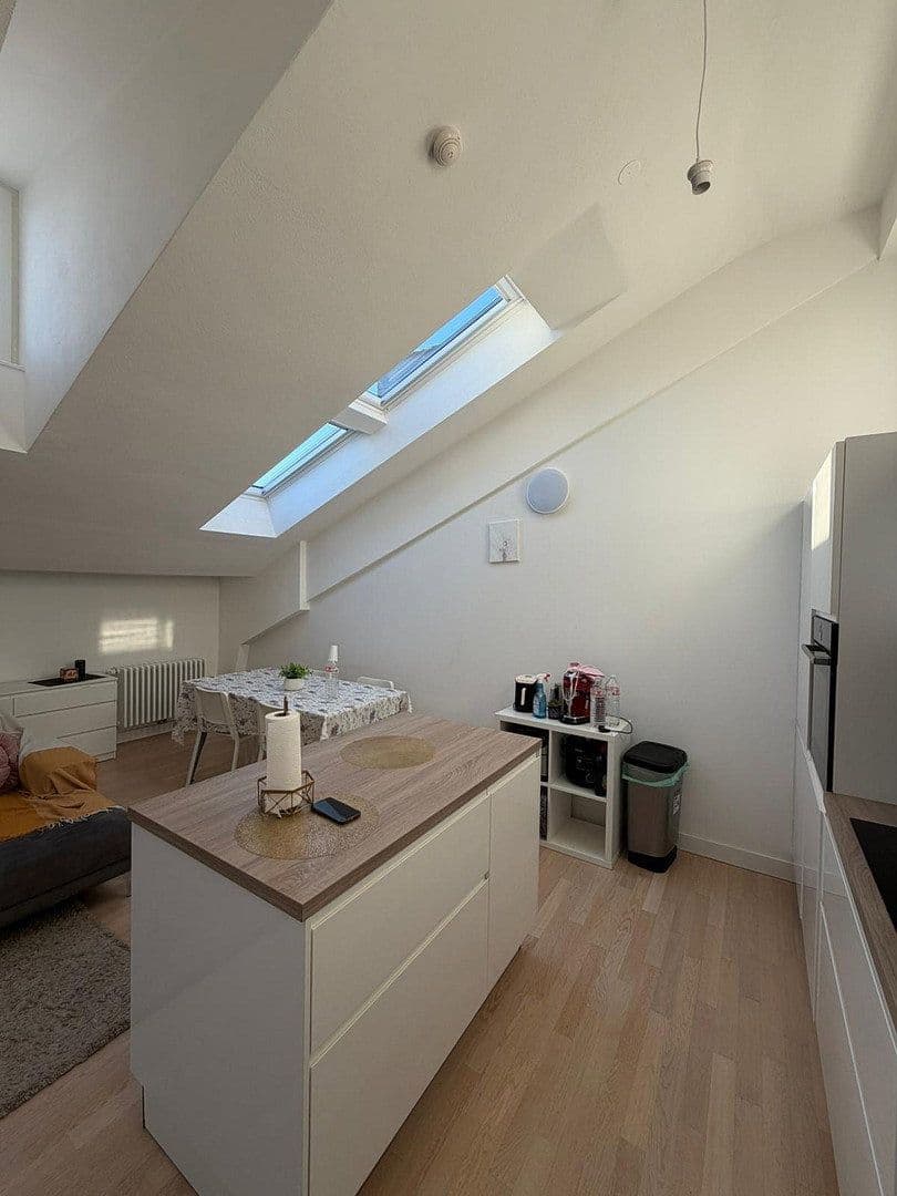 Prenájom bytu 3-izbový 100 m², Berlin, Berlín Prenájom bytu 3-izbový 100 m², Berlin, Berlín