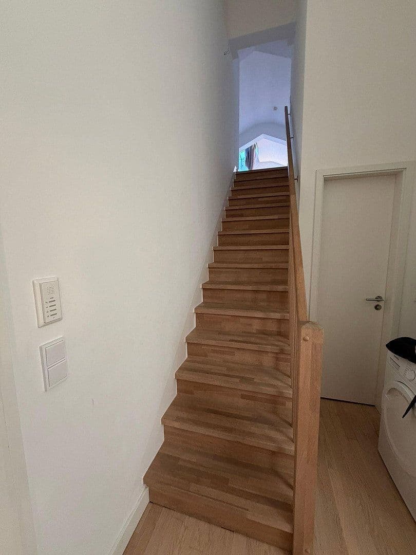 Prenájom bytu 3-izbový 100 m², Berlin, Berlín Prenájom bytu 3-izbový 100 m², Berlin, Berlín