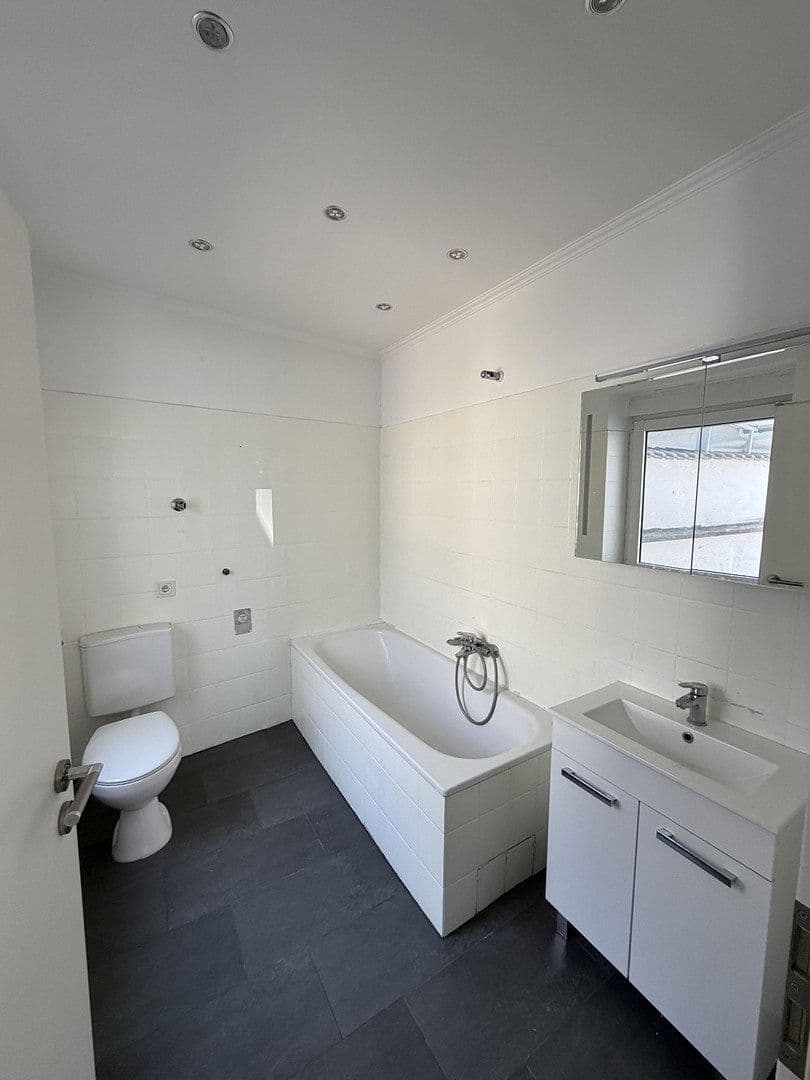 Prenájom domu 165 m², pozemek 225 m², Wielandstr. 4a, Worms, Porýnie-Falcko Prenájom domu 165 m², pozemek 225 m², Wielandstr. 4a, Worms, Porýnie-Falcko