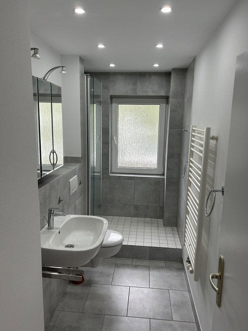 Prenájom bytu 3-izbový 80 m², Walter-vom-Rath-Str. 33, Frankfurt, Hesensko Prenájom bytu 3-izbový 80 m², Walter-vom-Rath-Str. 33, Frankfurt, Hesensko