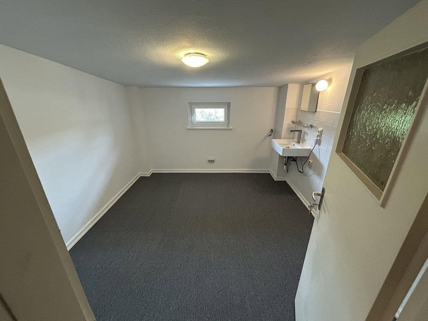 Prenájom bytu 3-izbový 80 m², Walter-vom-Rath-Str. 33, Frankfurt, Hesensko Prenájom bytu 3-izbový 80 m², Walter-vom-Rath-Str. 33, Frankfurt, Hesensko