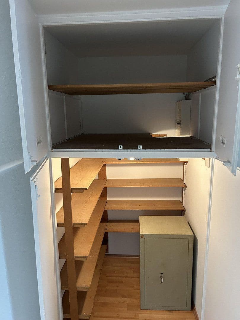 Prenájom bytu 3-izbový 80 m², Walter-vom-Rath-Str. 33, Frankfurt, Hesensko Prenájom bytu 3-izbový 80 m², Walter-vom-Rath-Str. 33, Frankfurt, Hesensko