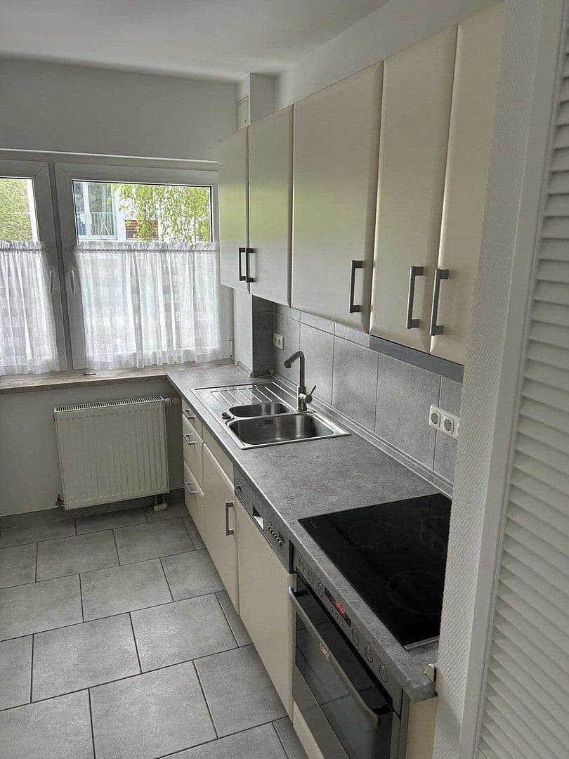 Prenájom bytu 3-izbový 80 m², Walter-vom-Rath-Str. 33, Frankfurt, Hesensko Prenájom bytu 3-izbový 80 m², Walter-vom-Rath-Str. 33, Frankfurt, Hesensko