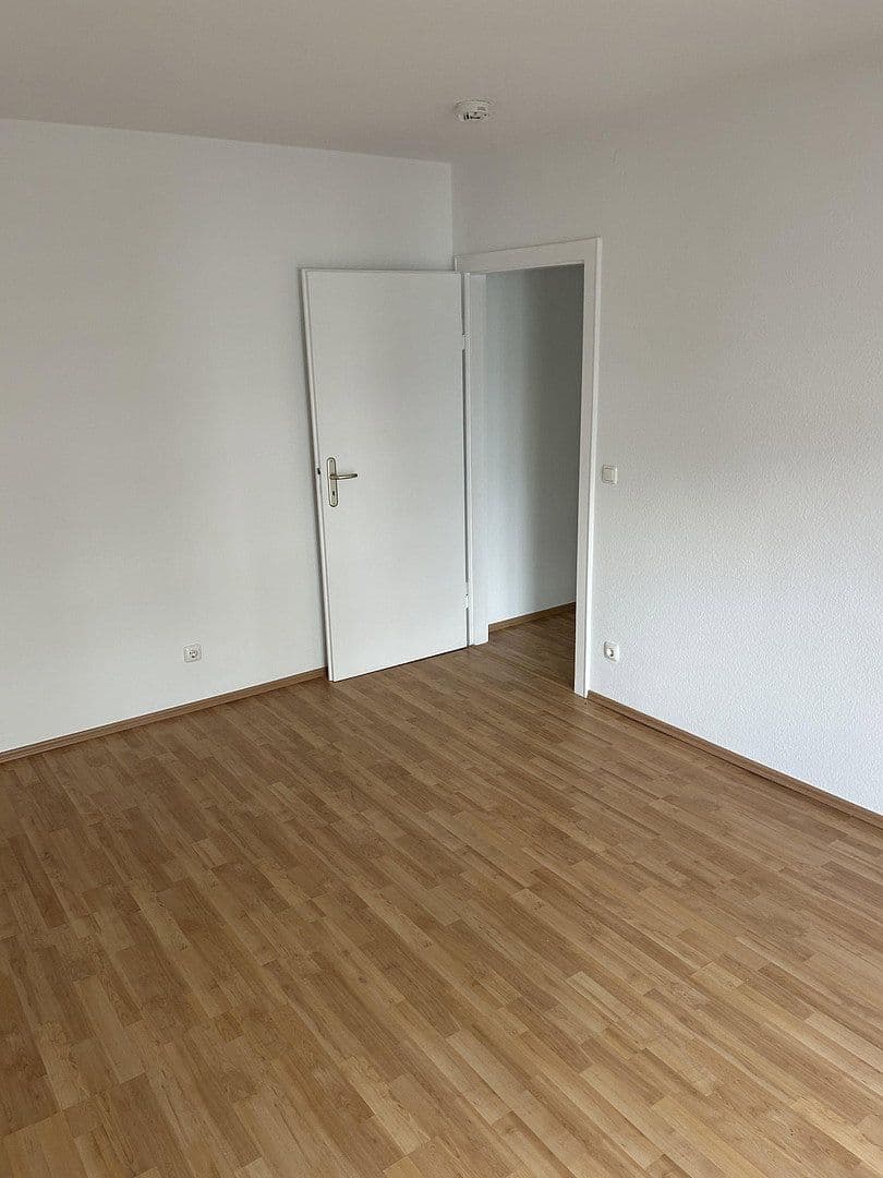 Prenájom bytu 3-izbový 80 m², Walter-vom-Rath-Str. 33, Frankfurt, Hesensko Prenájom bytu 3-izbový 80 m², Walter-vom-Rath-Str. 33, Frankfurt, Hesensko