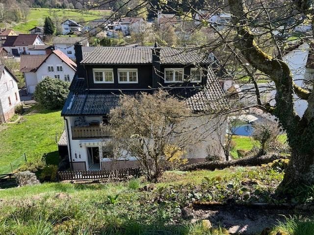 Predaj domu 160 m², pozemek 976 m², Schönbrunn, Bádensko-Wurttembersko Predaj domu 160 m², pozemek 976 m², Schönbrunn, Bádensko-Wurttembersko