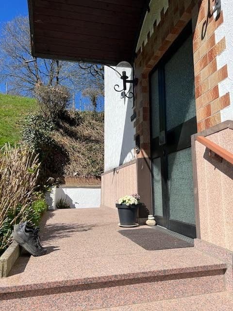 Predaj domu 160 m², pozemek 976 m², Schönbrunn, Bádensko-Wurttembersko Predaj domu 160 m², pozemek 976 m², Schönbrunn, Bádensko-Wurttembersko